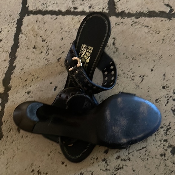 Fetragamo sandals in guc. They fit size 8-9 . The buckle is adjustable . - Picture 3 of 3